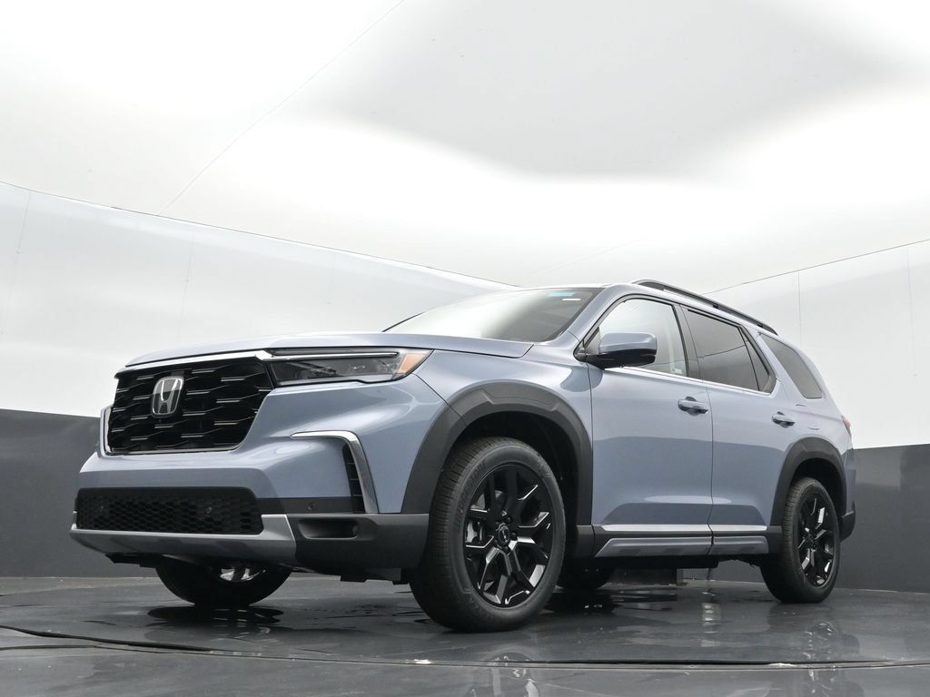 New 2025 Honda Pilot Touring image 13
