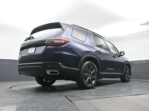 Used 2025 Honda Pilot Sport image 33