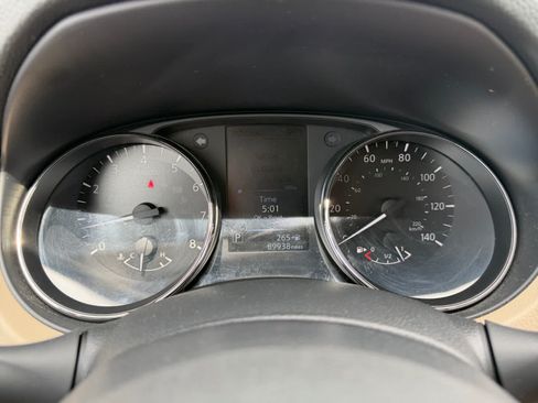 Used 2017 Nissan Rogue SV w/ SV Premium Package FWD image 14