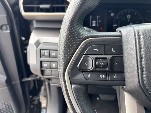 Used 2025 Toyota 4Runner SR5 AWD/4WD image 19