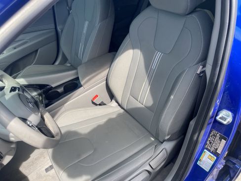 Used 2023 Hyundai Elantra SEL w/ Convenience Package image 11