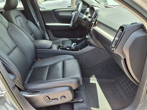 Used 2023 Volvo XC40 B5 Plus w/ Driver Assist Package AWD/4WD image 11