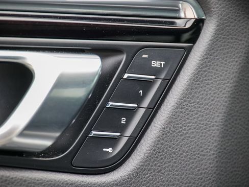 Certified 2026 Porsche Macan AWD/4WD image 7