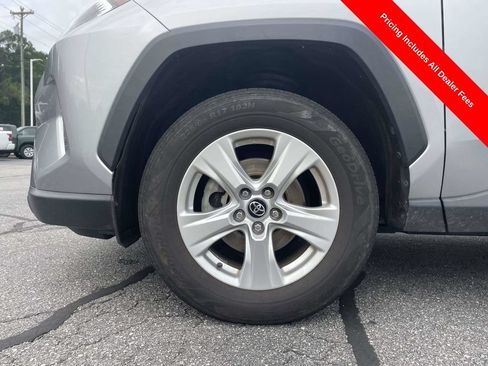 Used 2020 Toyota RAV4 XLE AWD/4WD image 9