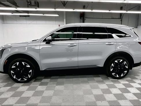 Used 2025 Kia Sorento EX w/ Panoramic Sunroof Package AWD/4WD image 14