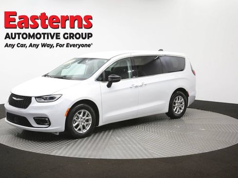 Used 2024 Chrysler Pacifica Touring-L FWD image 57