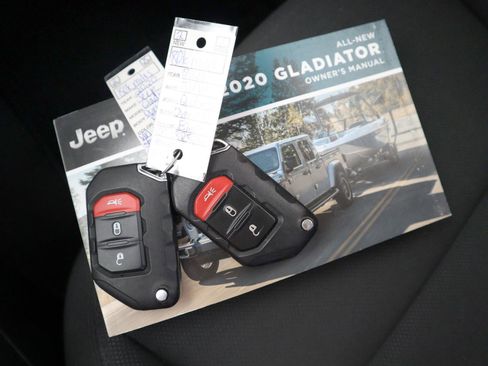Used 2020 Jeep Gladiator Overland w/ Trailer Tow Package AWD/4WD image 28