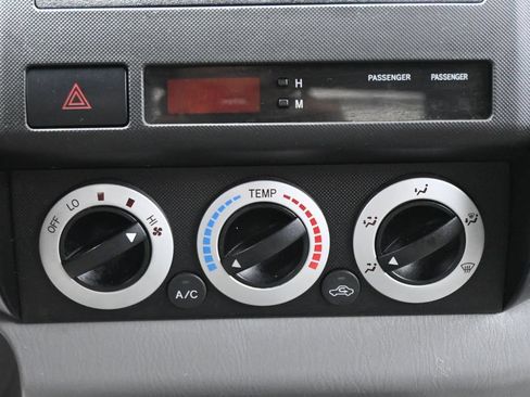 Used 2005 Toyota Tacoma 4x4 Access Cab w/ Convenience Pkg image 17
