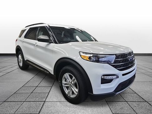 Used 2023 Ford Explorer XLT w/ Equipment Group 202A image 3