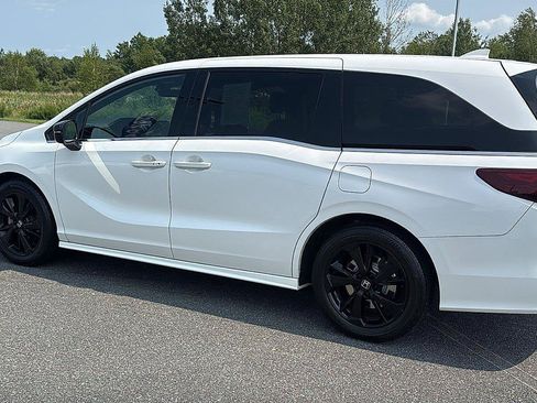 Used 2023 Honda Odyssey Sport image 11