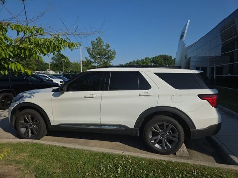 Used 2025 Ford Explorer Active w/ Active Comfort Package AWD/4WD image 7