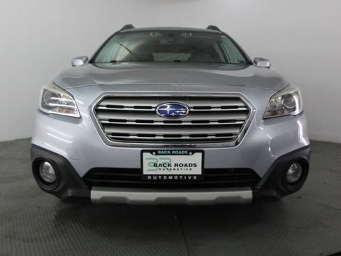 Used 2017 Subaru Outback 2.5i Limited AWD/4WD image 2