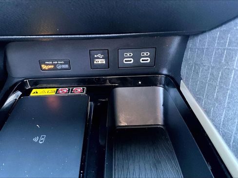 Used 2025 Toyota Camry XLE image 16