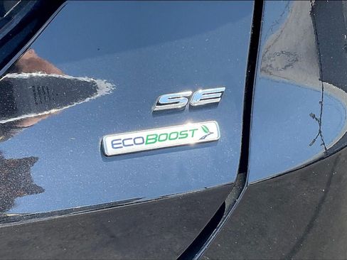 Used 2018 Ford Fusion SE w/ Fusion SE Technology Package FWD image 8