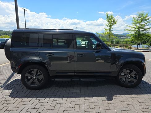 Certified 2025 Land Rover Defender 110 X-Dynamic SE AWD/4WD image 4