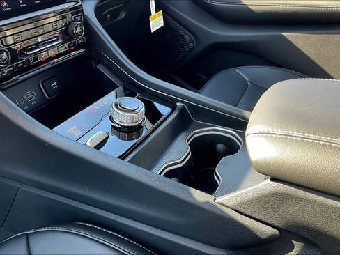 New 2025 Jeep Grand Cherokee L Limited w/ Black Appearance Package image 9