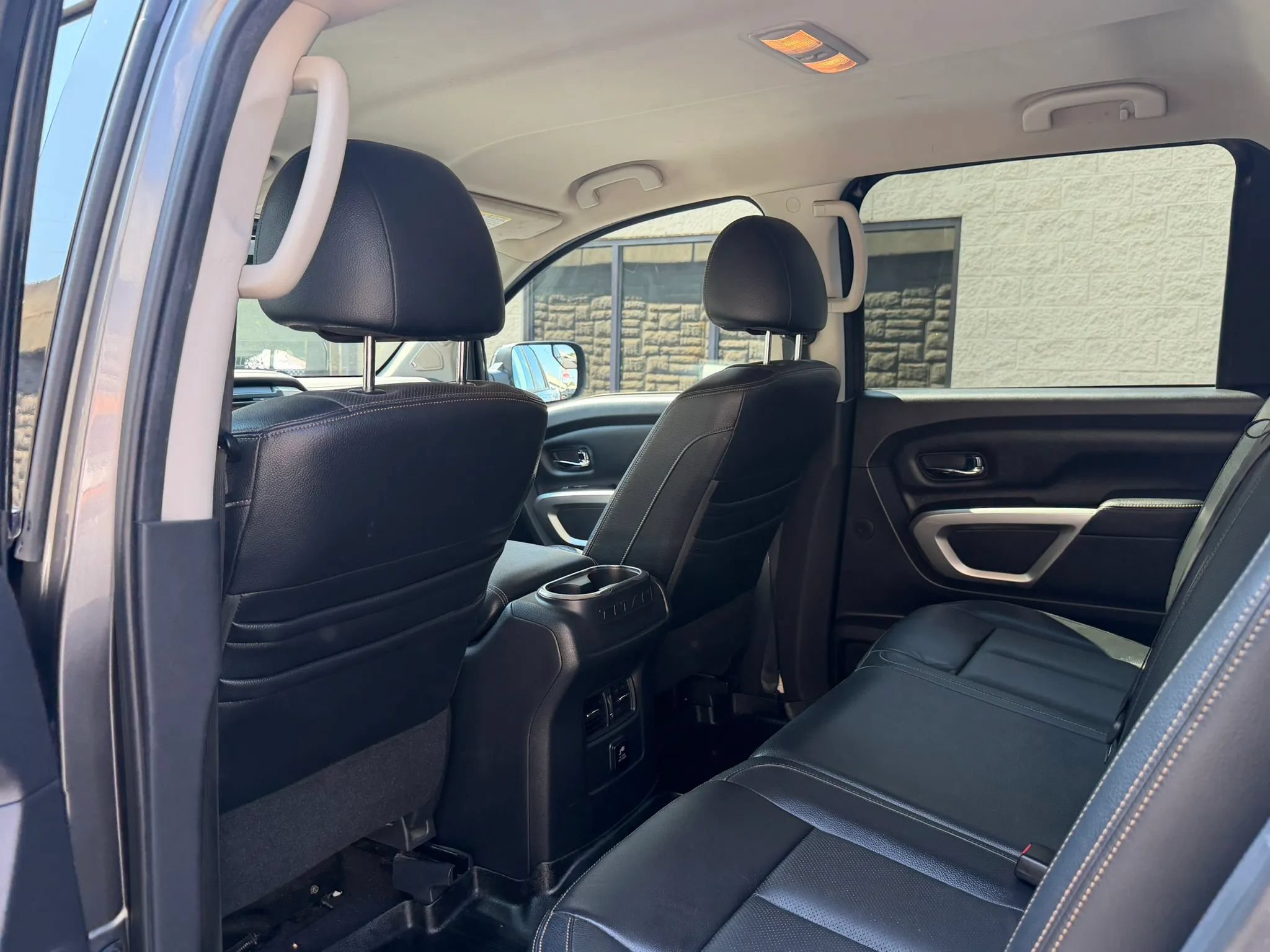Used 2017 Nissan Titan SL AWD/4WD image 31