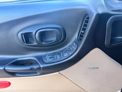 Used 1998 Chevrolet Corvette Coupe w/ Roof Pkg RWD image 10