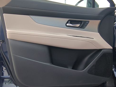 New 2025 Nissan Murano SL image 10