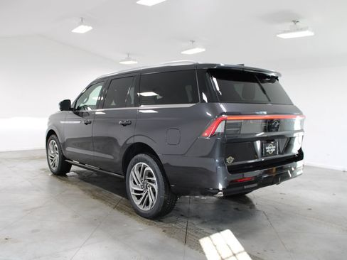 New 2026 Lincoln Navigator Reserve AWD/4WD image 6