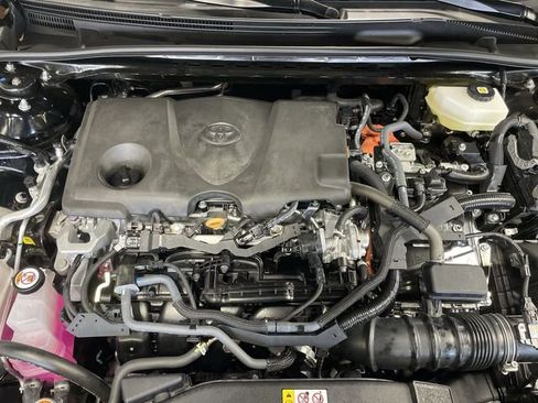 Used 2025 Toyota Camry SE image 28