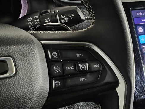 Used 2023 Jeep Grand Cherokee Altitude image 19