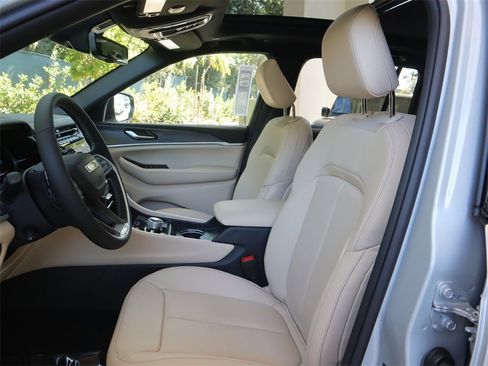 New 2023 Jeep Grand Cherokee 4xe w/ Luxury Tech Group II image 21