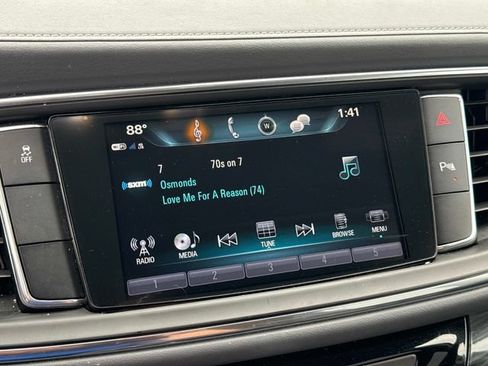 Used 2018 Buick Enclave Essence FWD image 19