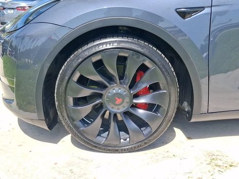 Used 2022 Tesla Model Y Performance AWD/4WD image 3