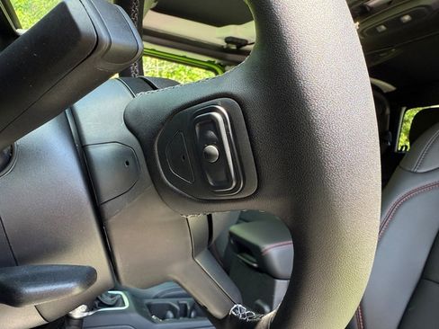 New 2025 Jeep Gladiator Rubicon image 15