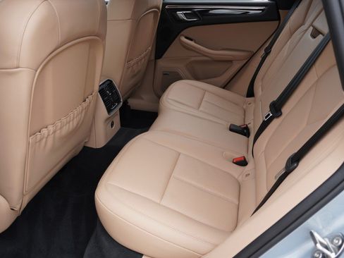 Used 2025 Porsche Macan AWD/4WD image 32