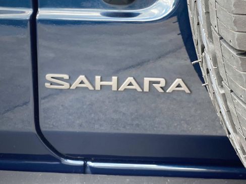 Used 2025 Jeep Wrangler Unlimited Sahara w/ Safety Group AWD/4WD image 5