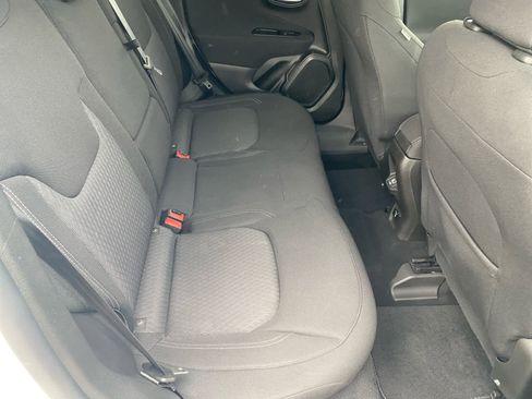 Used 2021 Jeep Renegade Latitude AWD/4WD image 16