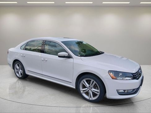 Used 2015 Volkswagen Passat TDI SE FWD image 22