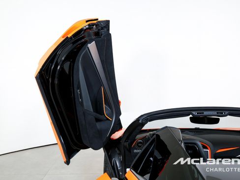 Used 2026 McLaren 750S Spider RWD image 12