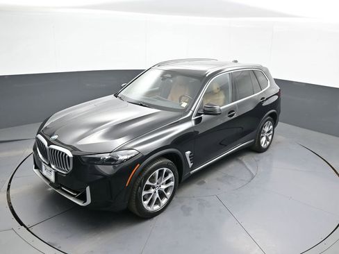 Used 2024 BMW X5 xDrive40i w/ Parking Assistance Package image 36