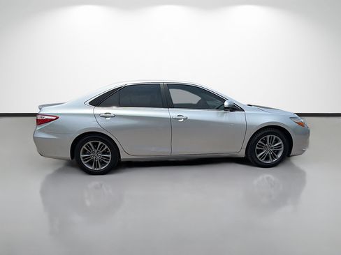 Used 2017 Toyota Camry SE FWD image 2