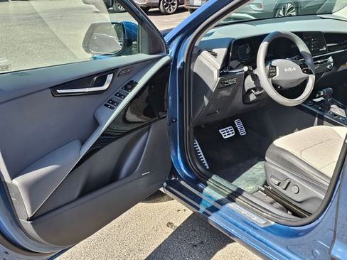 New 2026 Kia Niro SX Touring FWD image 17