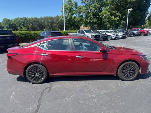 Used 2025 Nissan Altima 2.5 SV w/ SV Special Edition Package FWD image 8