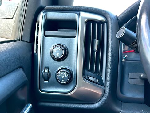 Used 2018 Chevrolet Silverado 1500 LT w/ Texas Edition image 35