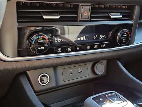 Certified 2023 Nissan Rogue SV image 15