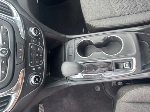 Used 2024 Chevrolet Equinox LT FWD image 24
