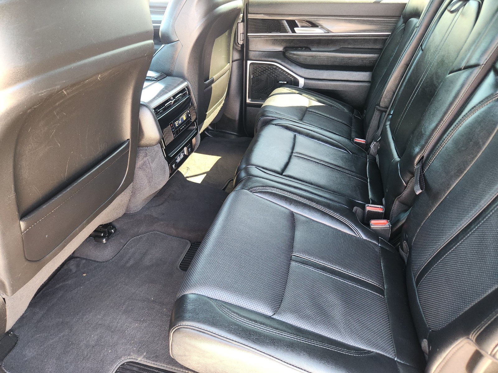 Used 2024 Jeep Wagoneer L Series II w/ Flexible Seating Group AWD/4WD image 32