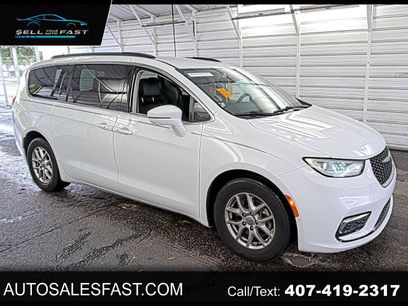 Used 2022 Chrysler Pacifica Touring-L w/ Uconnect Theater Family Group