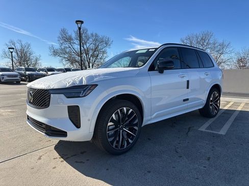 New 2026 Volvo XC90 B6 Ultra image 3