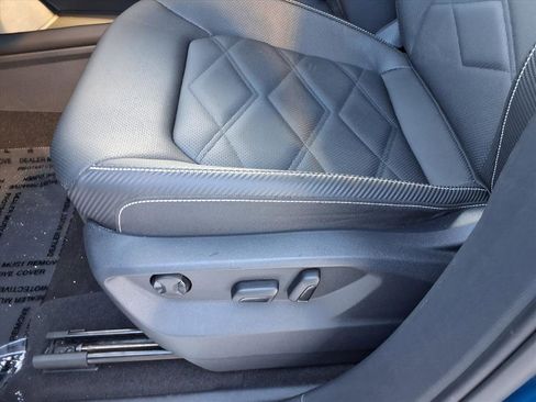 Used 2025 Volkswagen Atlas Cross Sport SE image 13