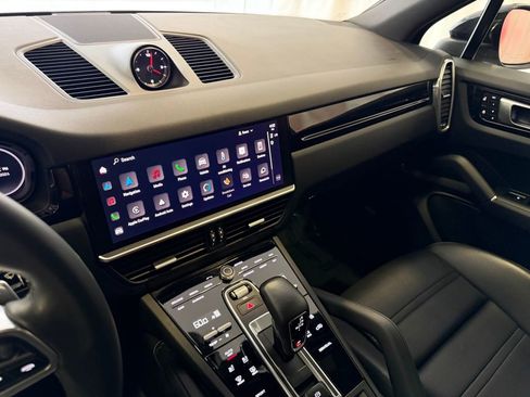 Certified 2023 Porsche Cayenne AWD/4WD image 18