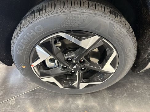 Certified 2025 Kia Seltos S image 10