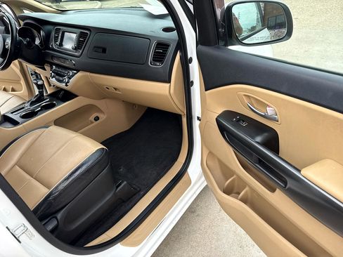 Used 2021 Kia Sedona EX image 14