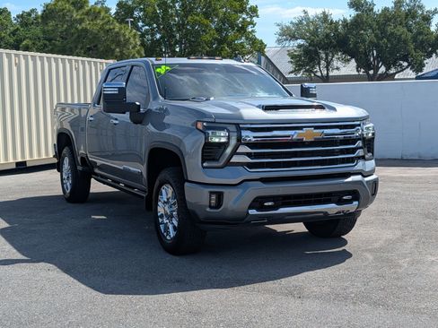 Used 2024 Chevrolet Silverado 2500 High Country w/ High Country Premium Package image 2